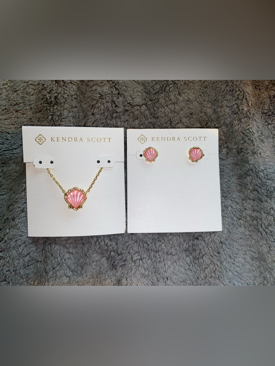 Kendra Scott Jewelry - BNWT Kendra Scott Brynne Shell Gold w/Blush MOP Necklace & Earring Set $150